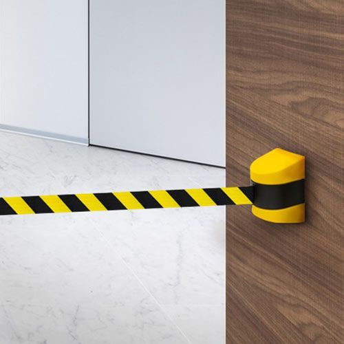 Cinta de Seguridad Retráctil para Pared ejemplo
