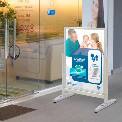 Caballete publicitario de acera ejemplo