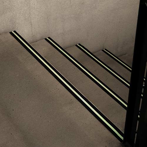 Cinta adhesiva antideslizante reflectante escaleras día