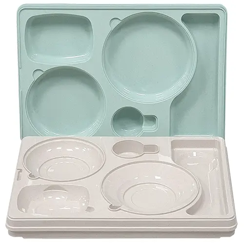 Bandeja isot&eacute;rmica Euronorm 1/1 cerrada color verde menta y crema para transporte de alimentos en hospitales.